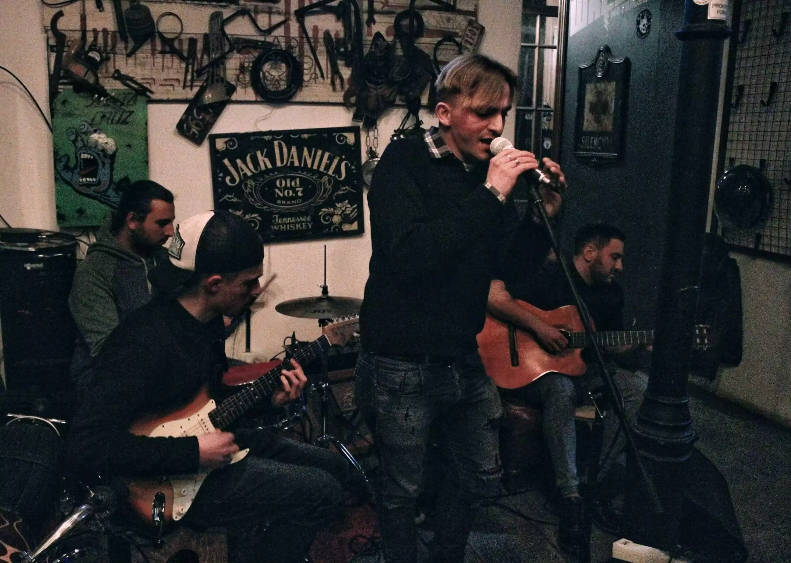 banda inicial acustico